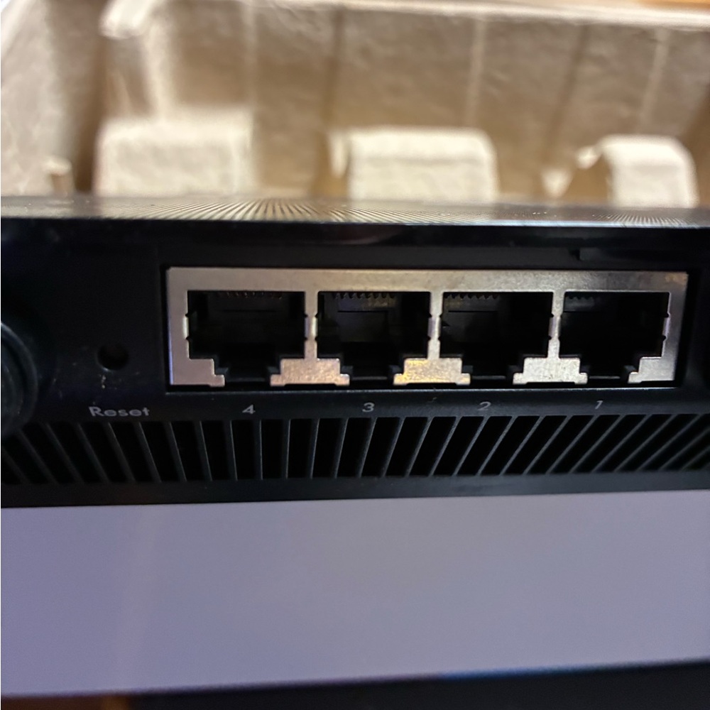 NETGEAR Black Wireless Router with Antennas - Picture 10 of 12